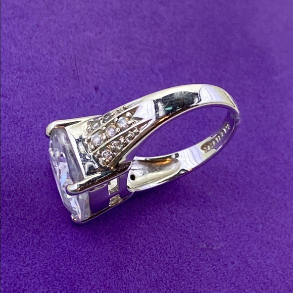 💛 Elegant Silver Big CZ Ring - Picture 3 of 7